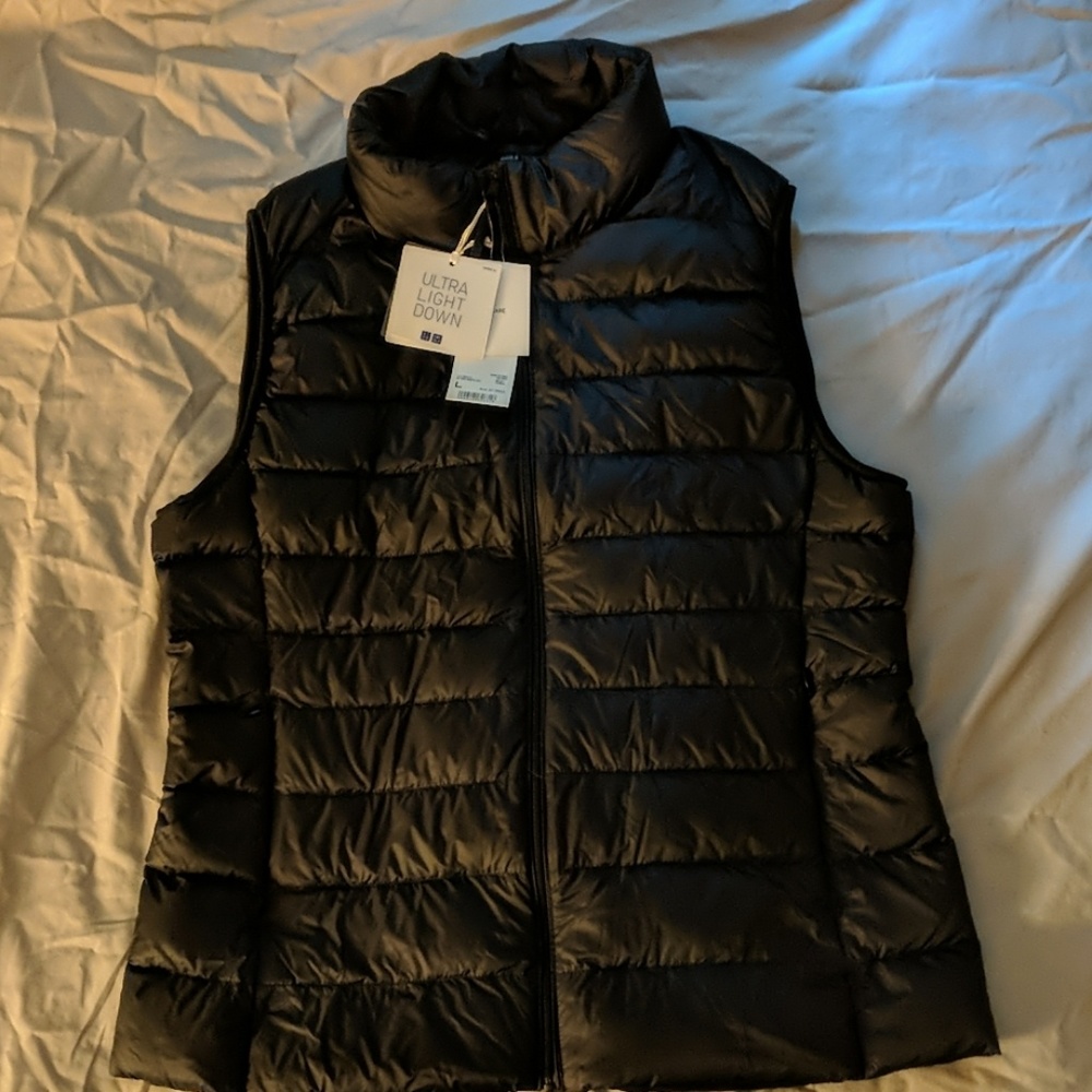 UNIQLO black vest